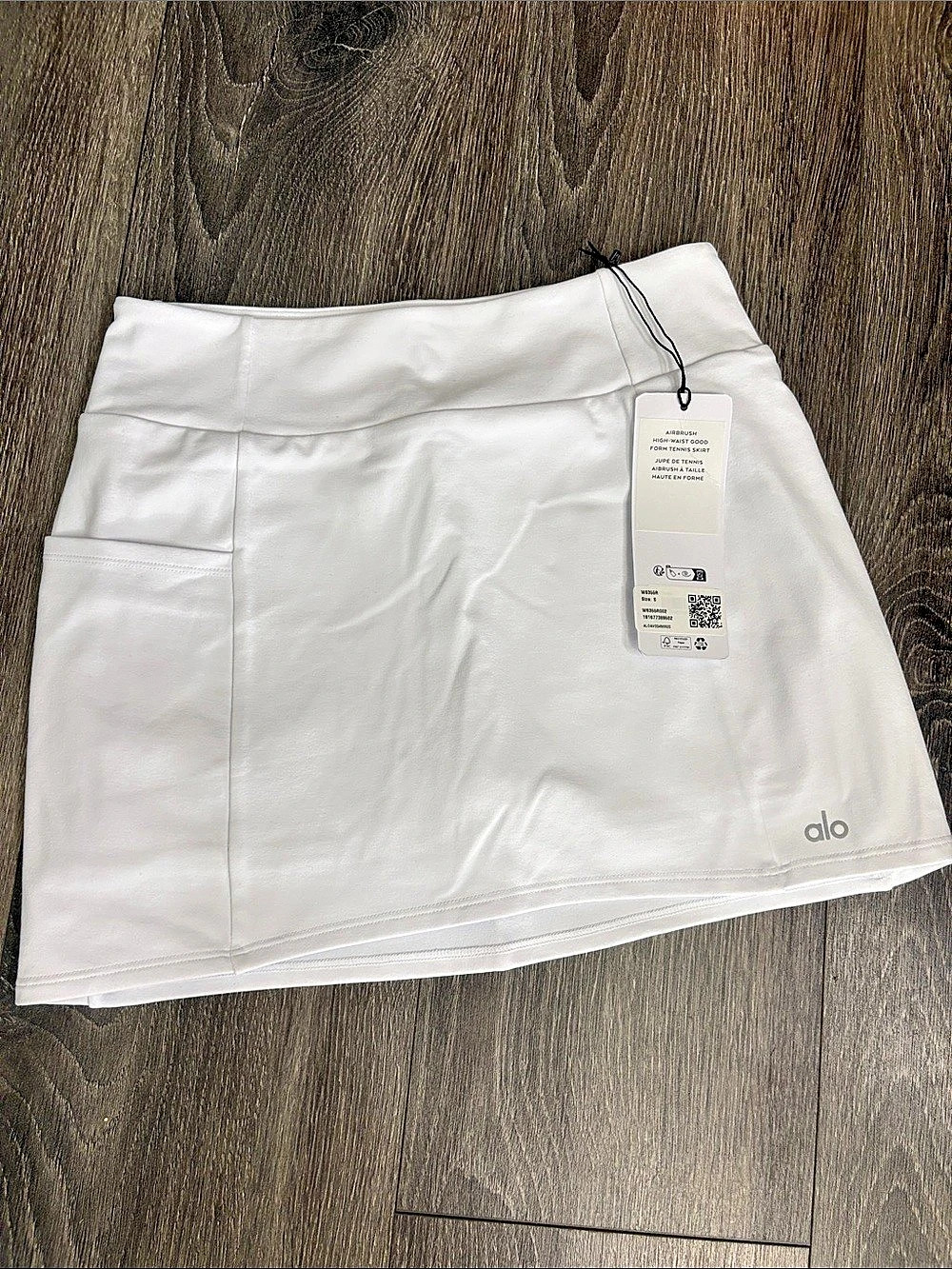 Alo Airbrush High-Waist Good Form Tennis Skirt Tennis Skirt in White Size Medium